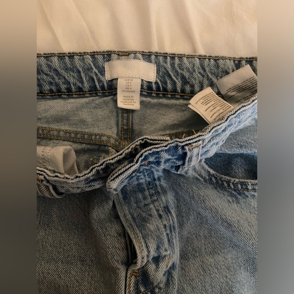 H&M, Blue Jeans, size 4, straight leg, Button fly, high waist, women jeans - Picture 2 of 4